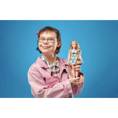 Mattel Lance Sa Premi Re Barbie Porteuse De Trisomie Pour Promouvoir