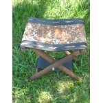 Tabouret pliant en bois et peau de vache Marron et Blanc