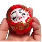 Daruma, poupée japonaise traditionnelle à voeux