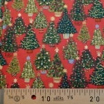 Tissu Noël Makover sapins fond rouge 20x110 cm