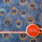 DERNIER COUPON Rowan plumes de paon fond bleu 80x110 cm