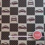 Tissu Echino damier voitures fond marron 20x110 cm