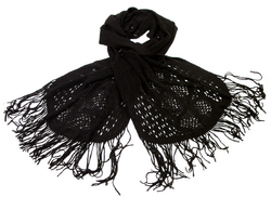 Echarpe noire en maille dentelle