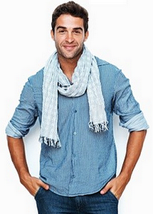 homme avec echarpe