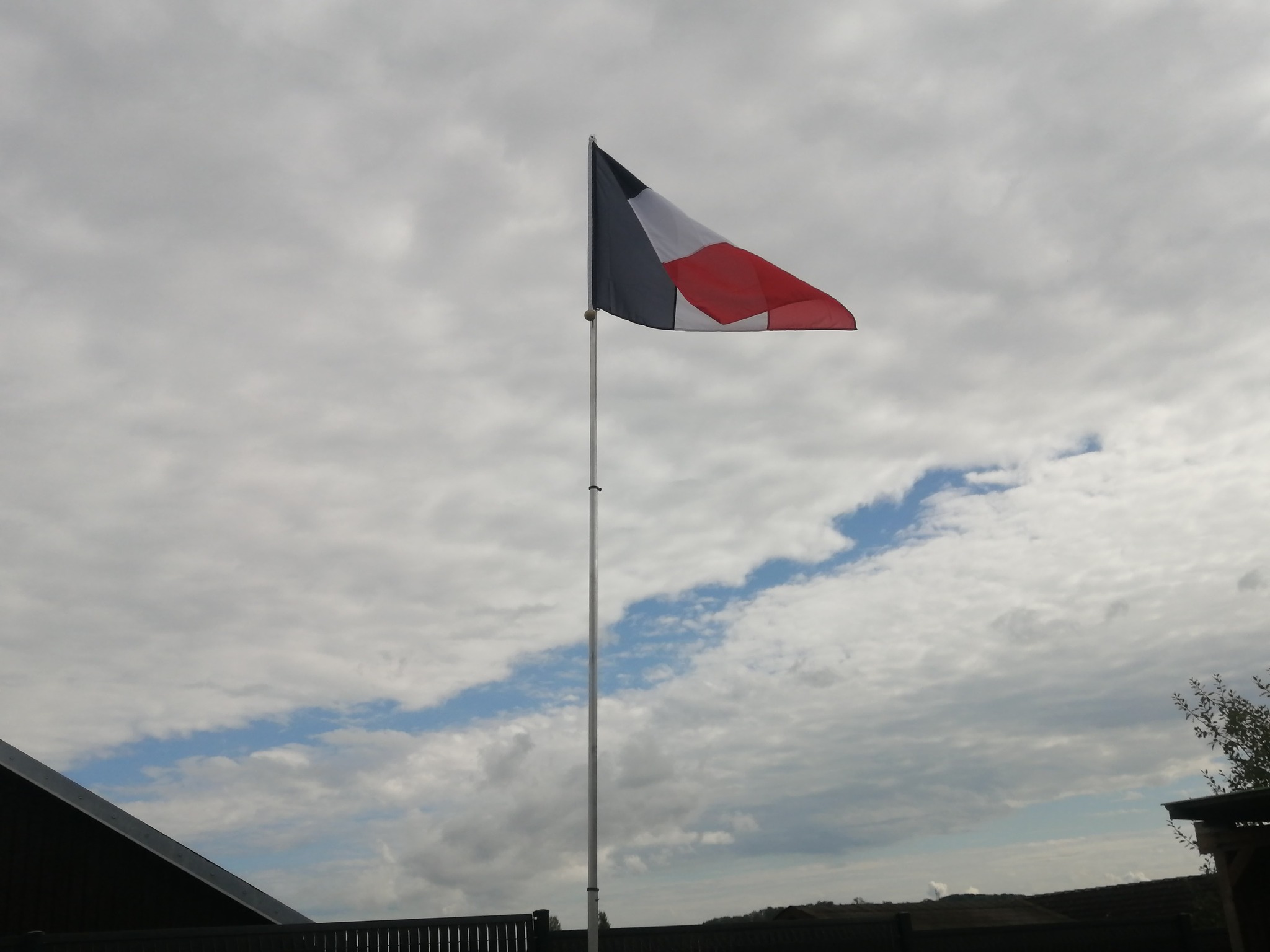 68c2894dd4b10 drapeau3