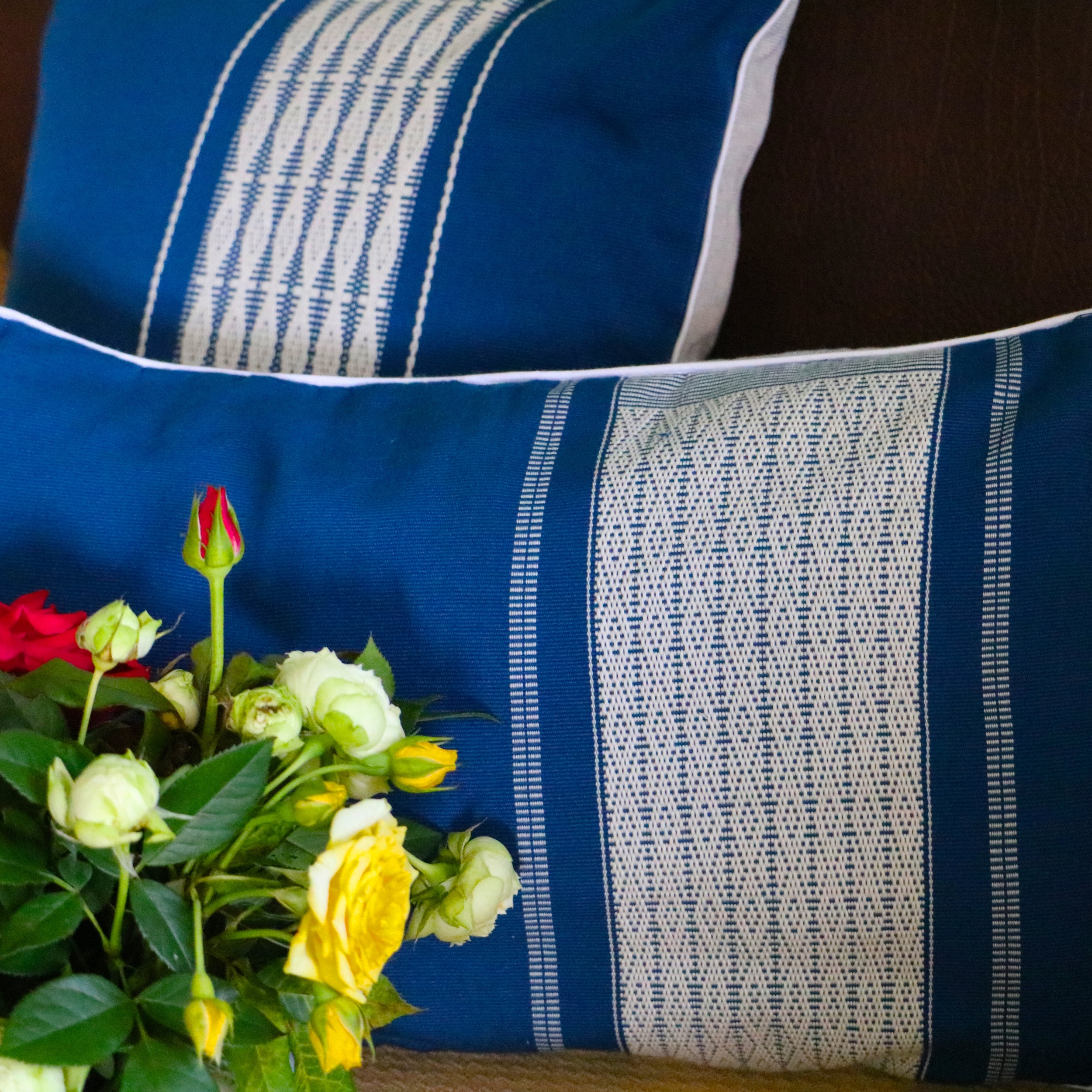 jarai-design2-blue-pillow-8