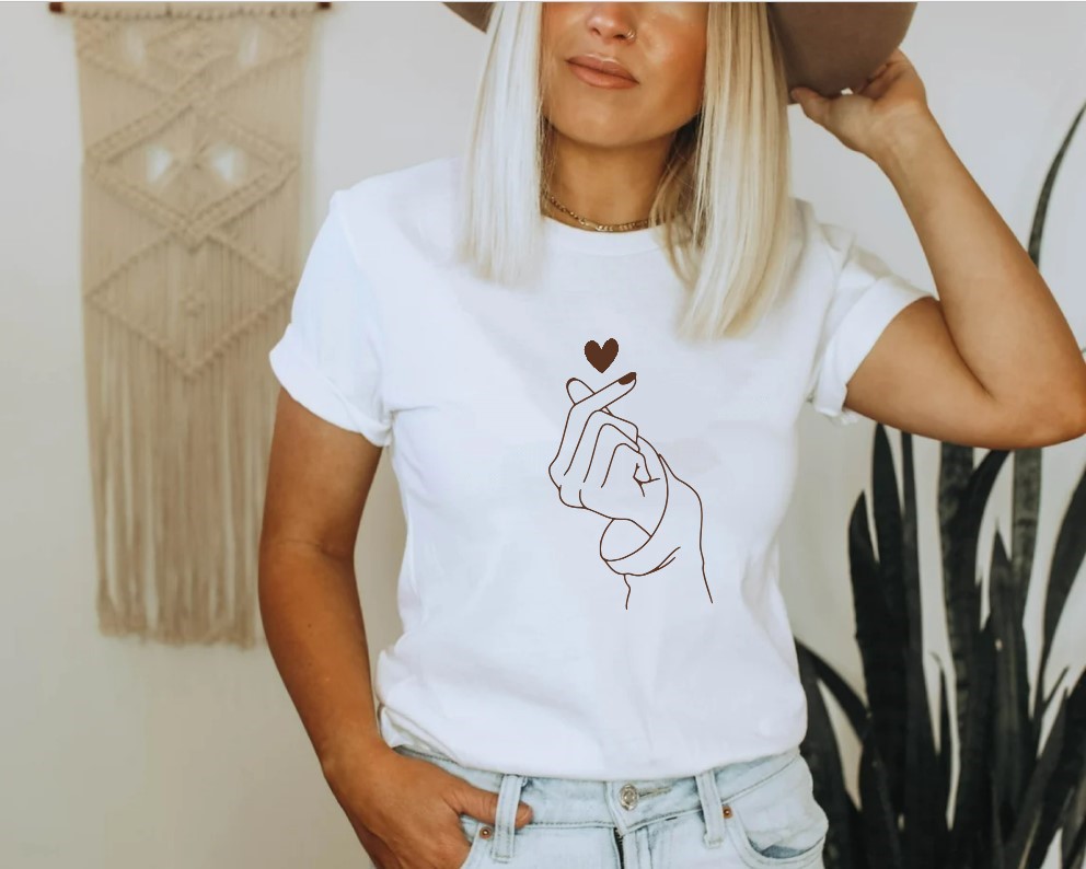 main petit coeur motif thermocollant t-shirt femme