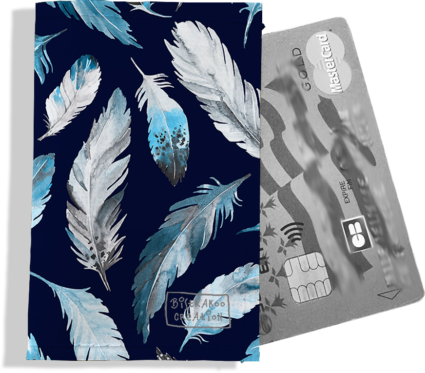 Porte carte bancaire motif Plumes grises et bleues