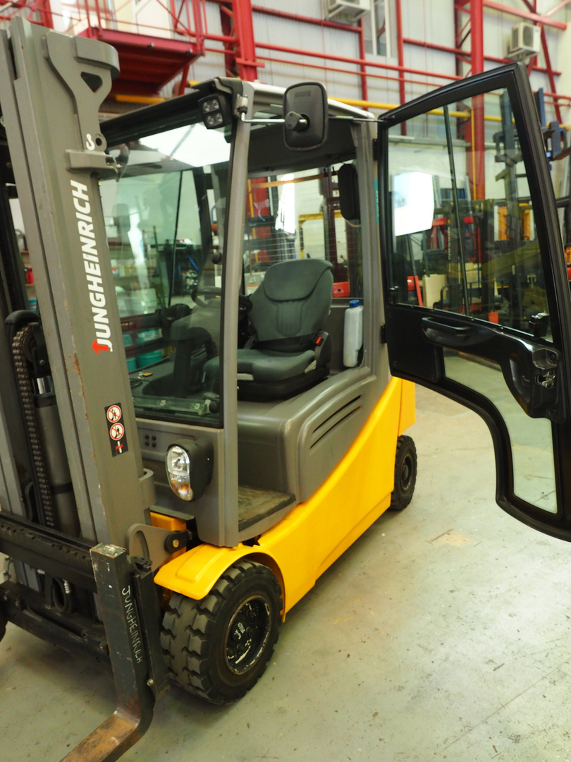 Jungheinrich EFG320 (5)