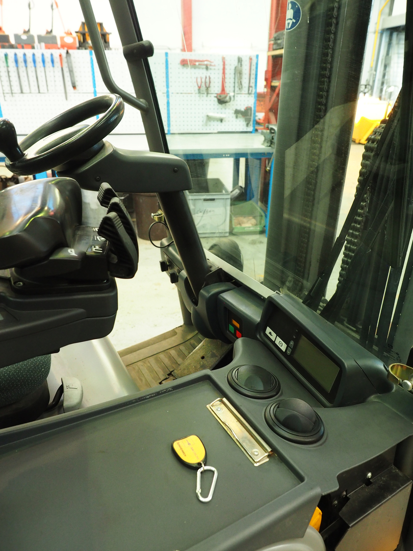 Jungheinrich EFG320 (4)