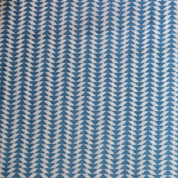 Coton frise triangles bleus