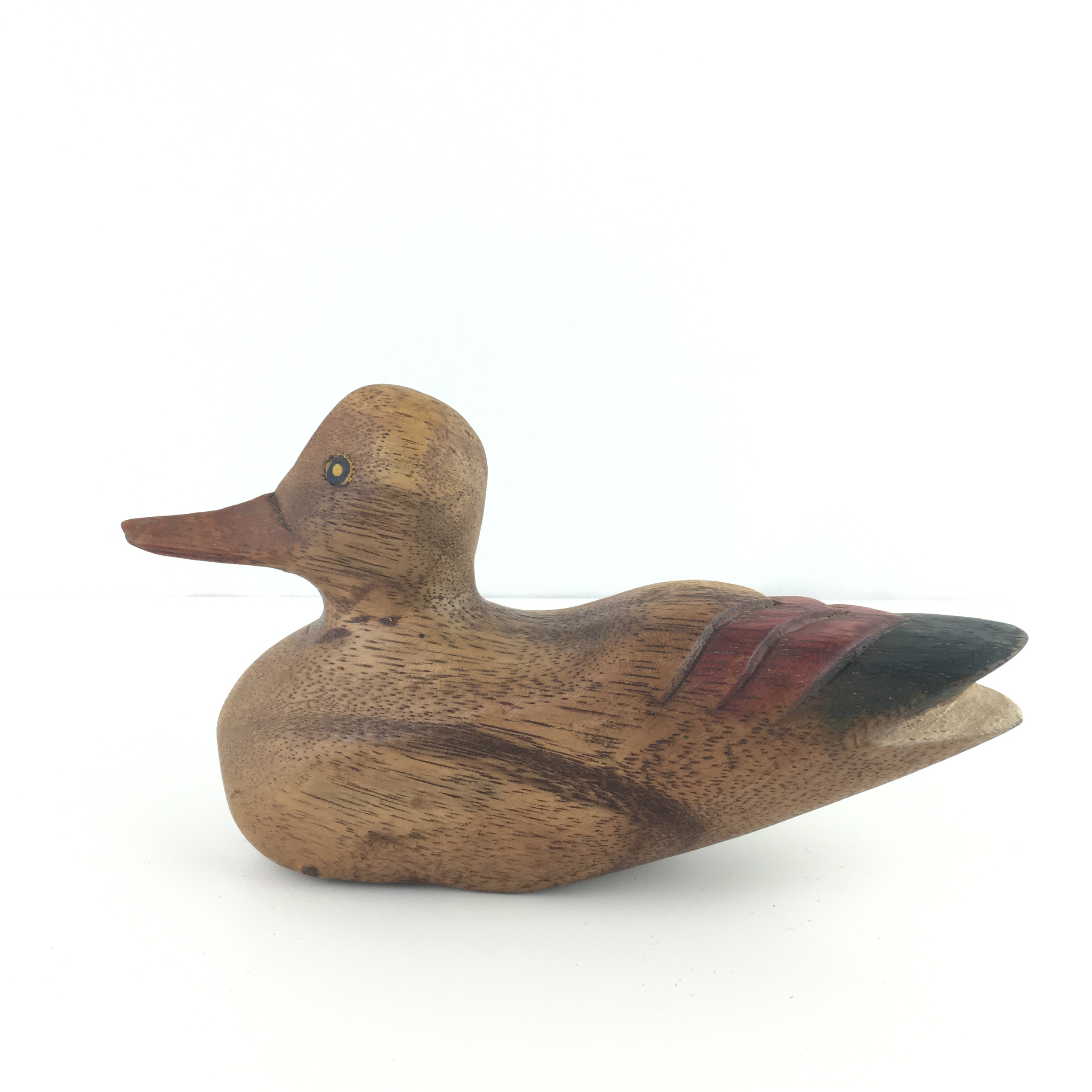 Canard en bois décoré