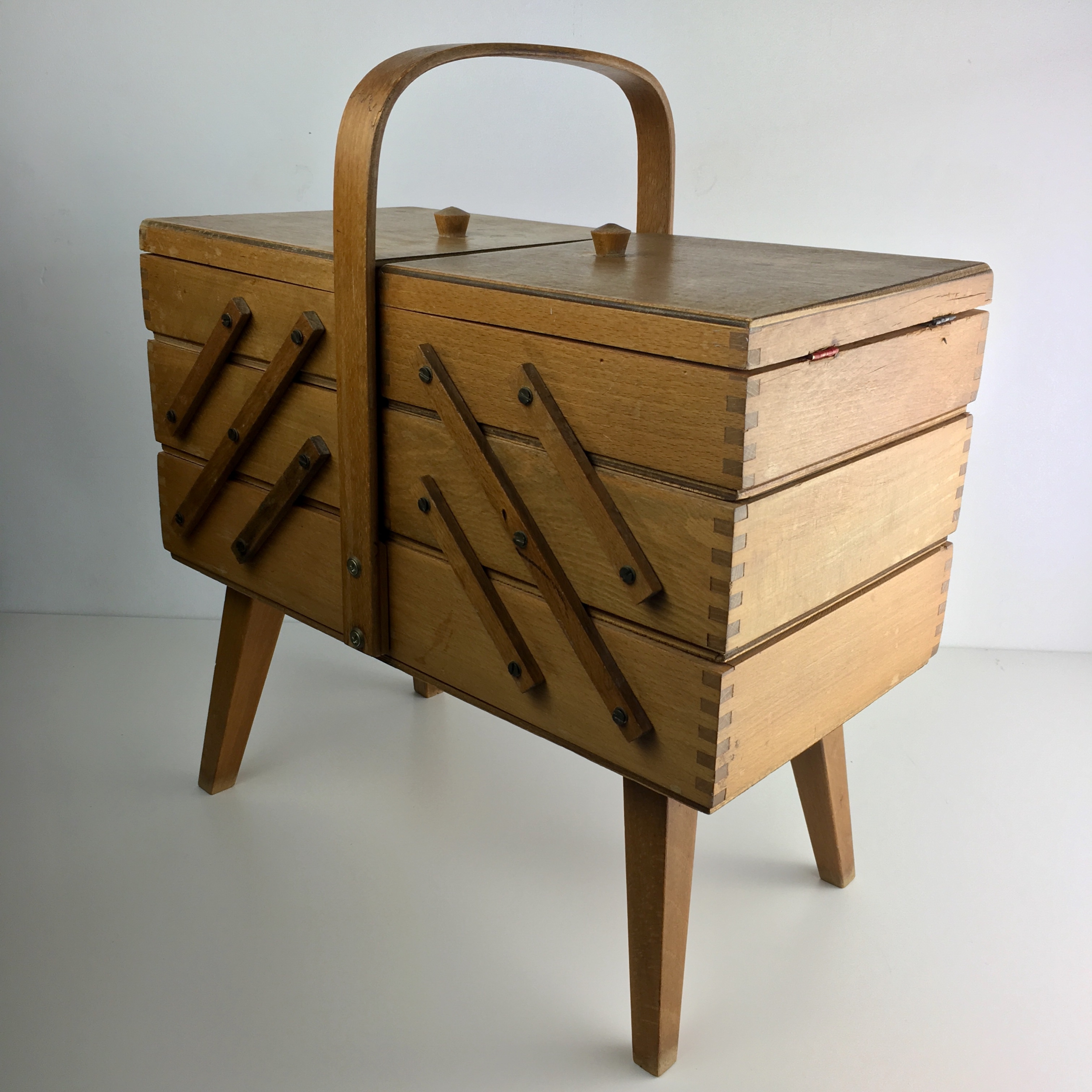 travailleuse en bois brocup vente en ligne dobjets vintage et durables