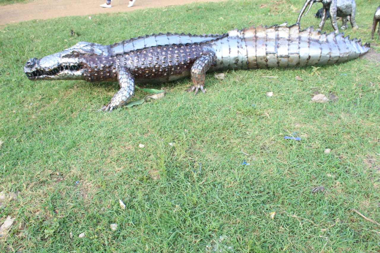 STATUE CROCODILE METAL RECYCLE COTE
