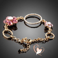 Bracelet plaqué or fleurs roses et anneaux cristal swarovski - au coeur des arts