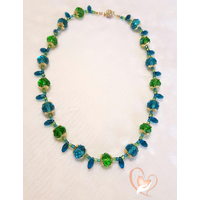 Collier Lagon, perles de cristal bleues et vertes, chaîne serpentine plaqué or