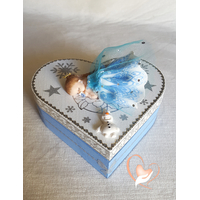 Boîte de naissance bleue et blanche reine des neiges - au coeur de arts