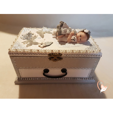 12B-au-coeur-des-arts-Boite à musique bébé fille