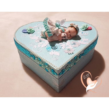 55B-au-coeur-des-arts-boite de naissance fille et son ours