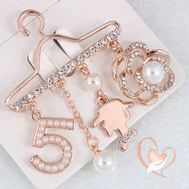 BR2-au coeur des arts -broche chapeau style chanel