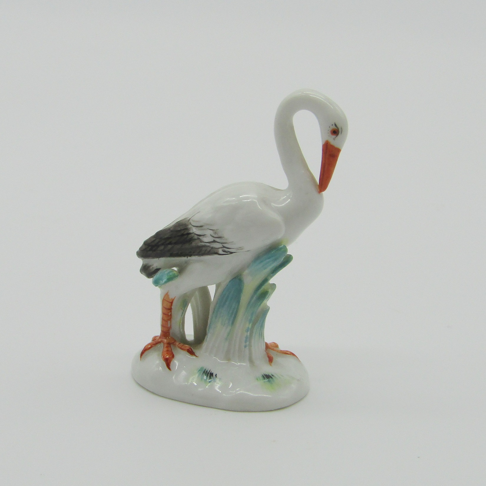 Meissen. Figure. Cigogne en porcelaine à décor polychrome au naturel, XXe siècle