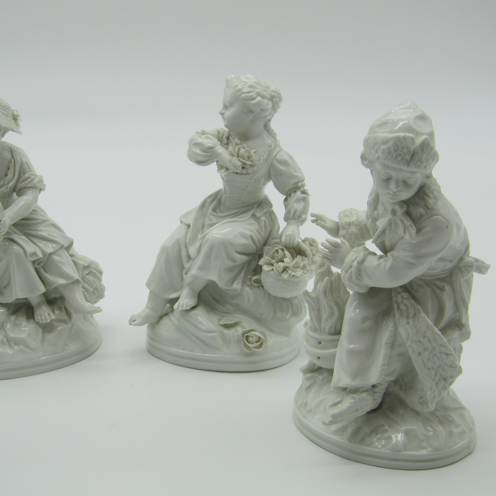 Berlin. 4 figures en porcelaine blanche les 4 saisons, XIXe