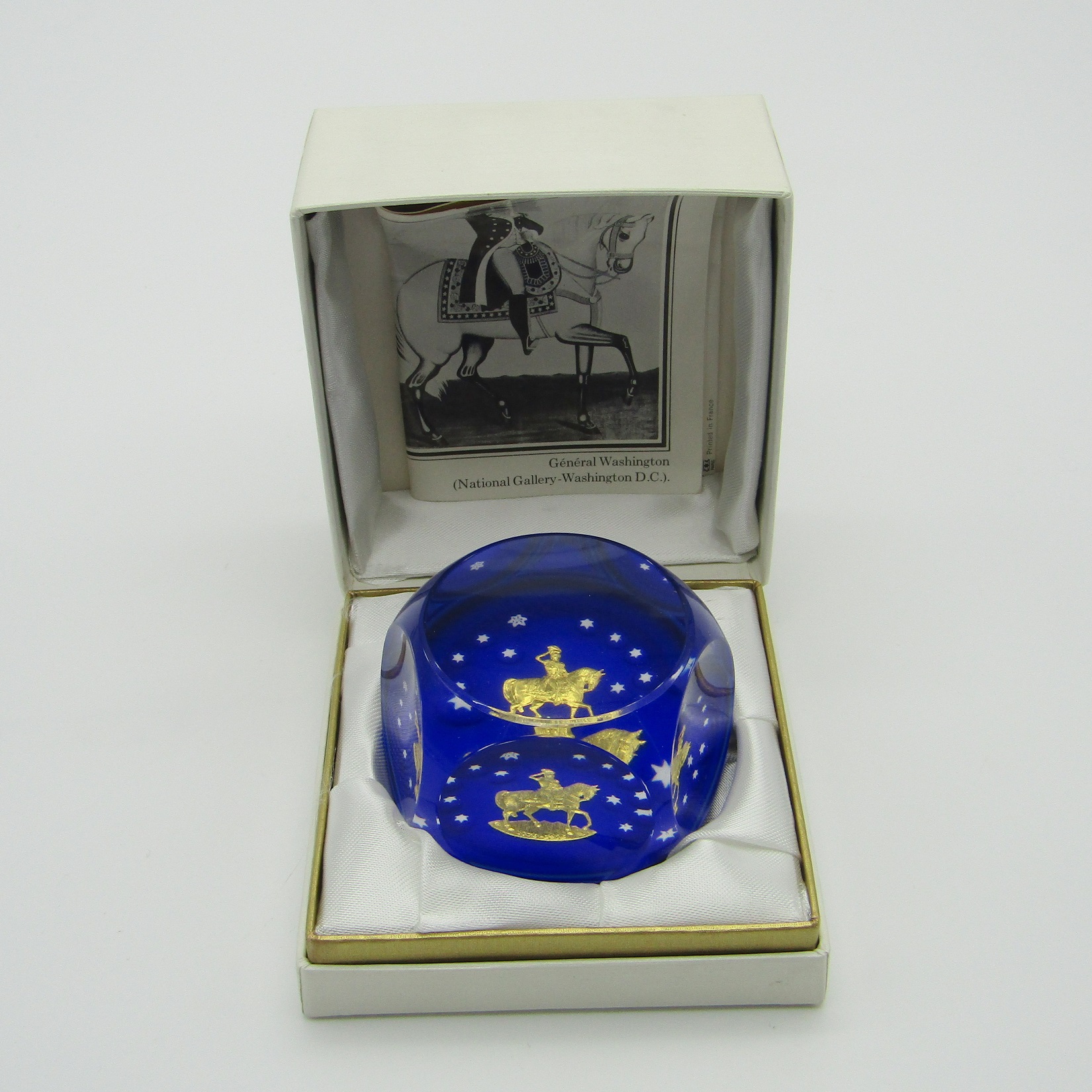 Saint-Louis. Boule presse-papier en cristal à décor du Général Washington SL 1976