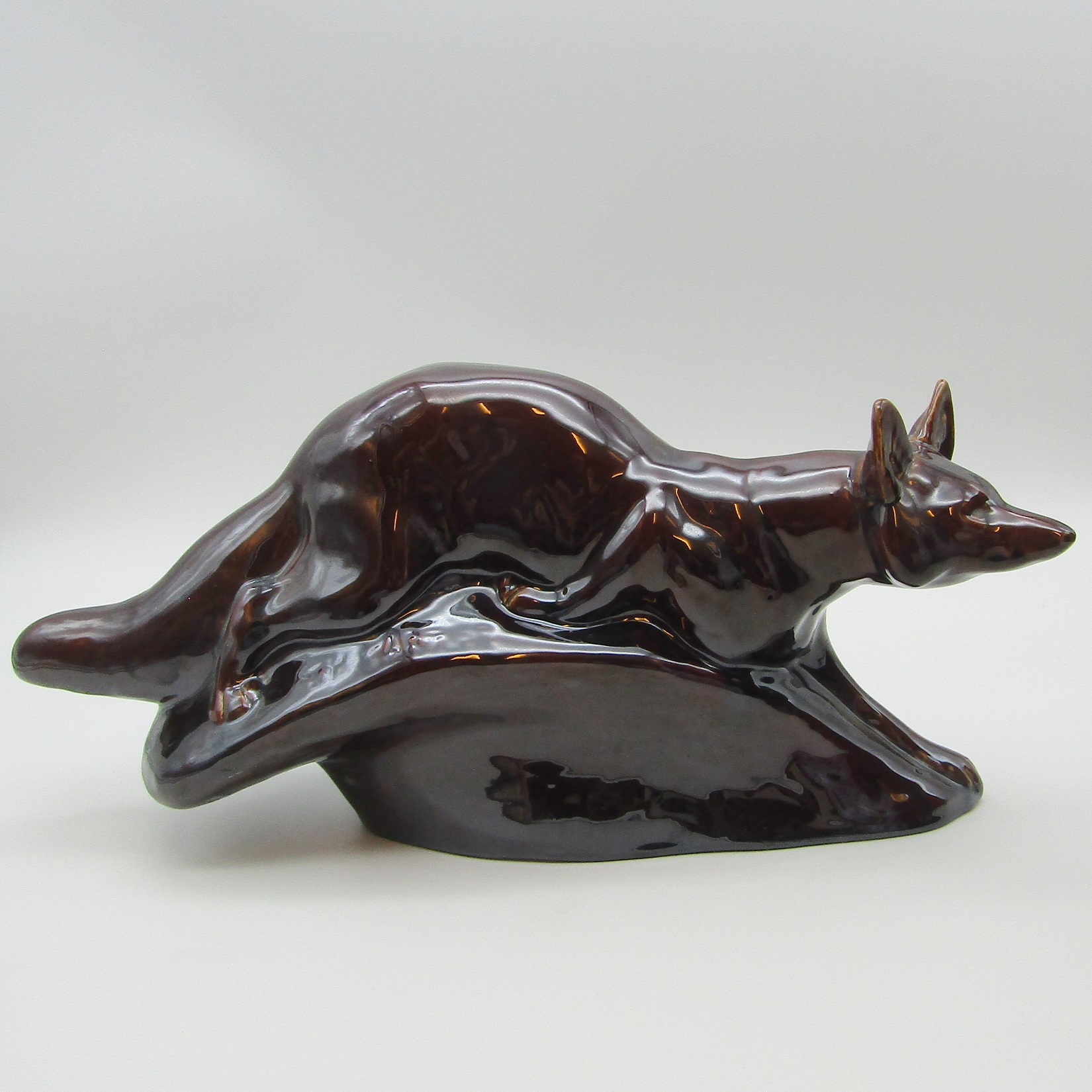 Sujet art déco en faïence représentant un renard, TH Cartier, début XXe