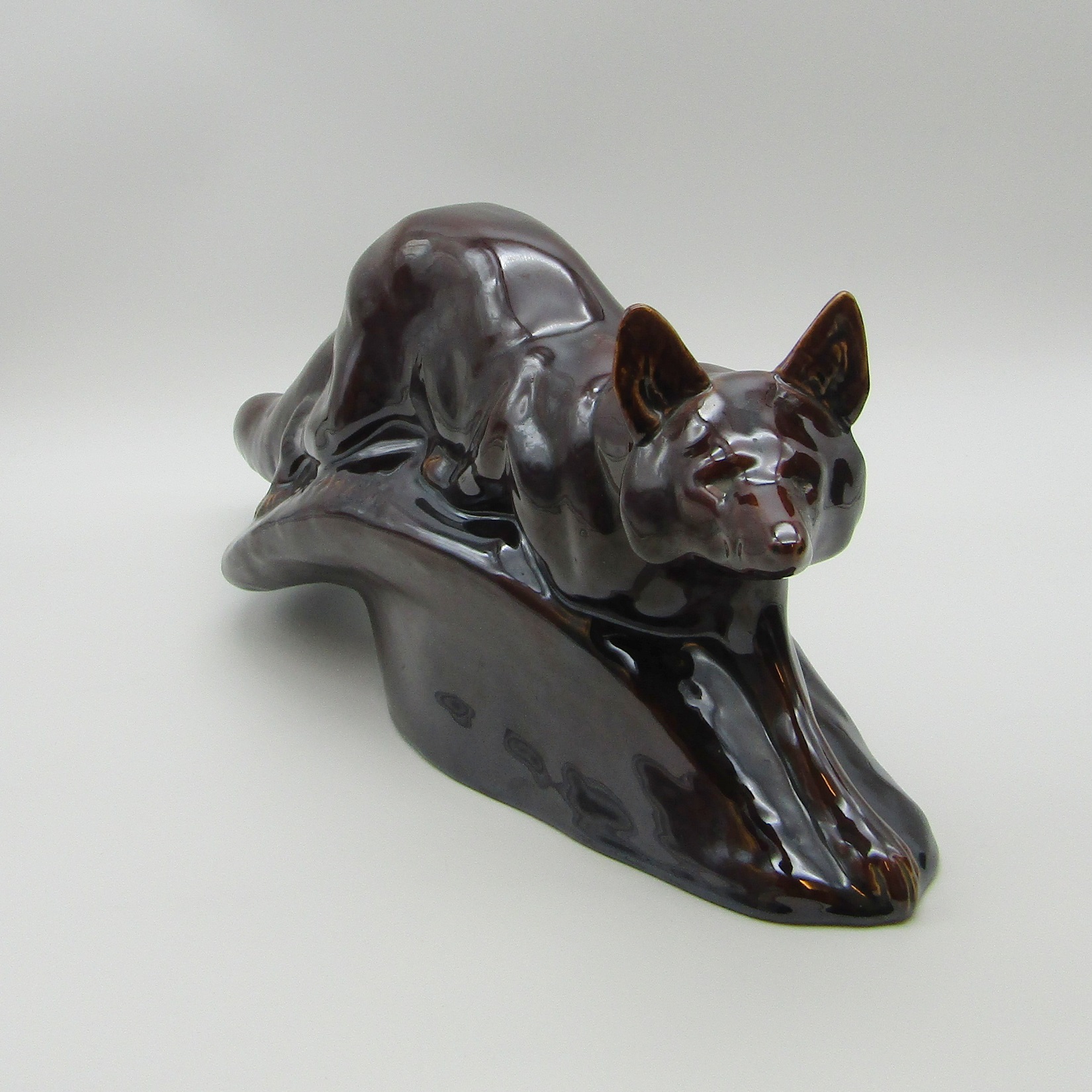Sujet art déco en faïence représentant un renard, TH Cartier, début XXe