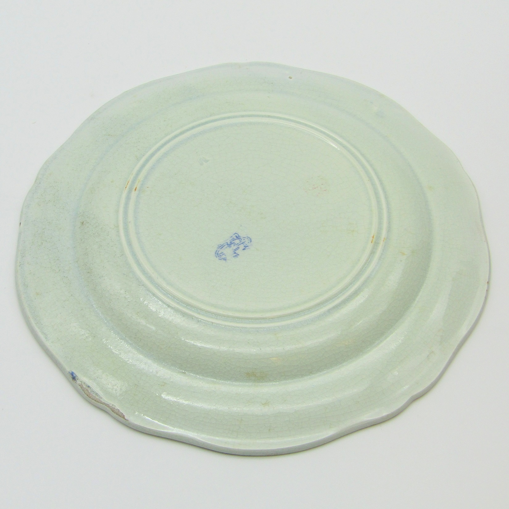Gien. Assiette en faïence aux armes de Karolyi v. Nagy-Karoly, XIXe siècle