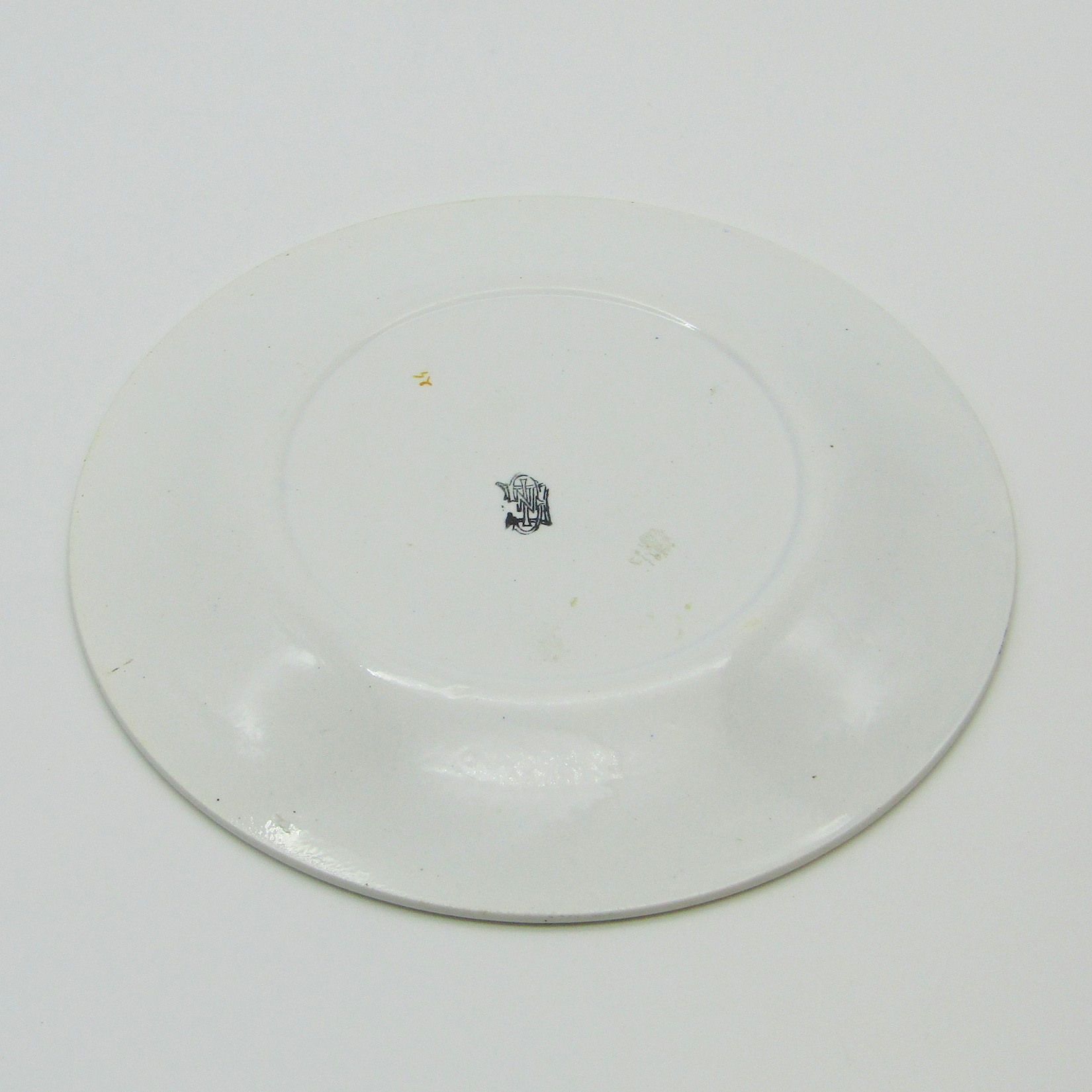 Gien. Assiette en faïence à décor polychrome darmoiries, XIXe siècle (H)