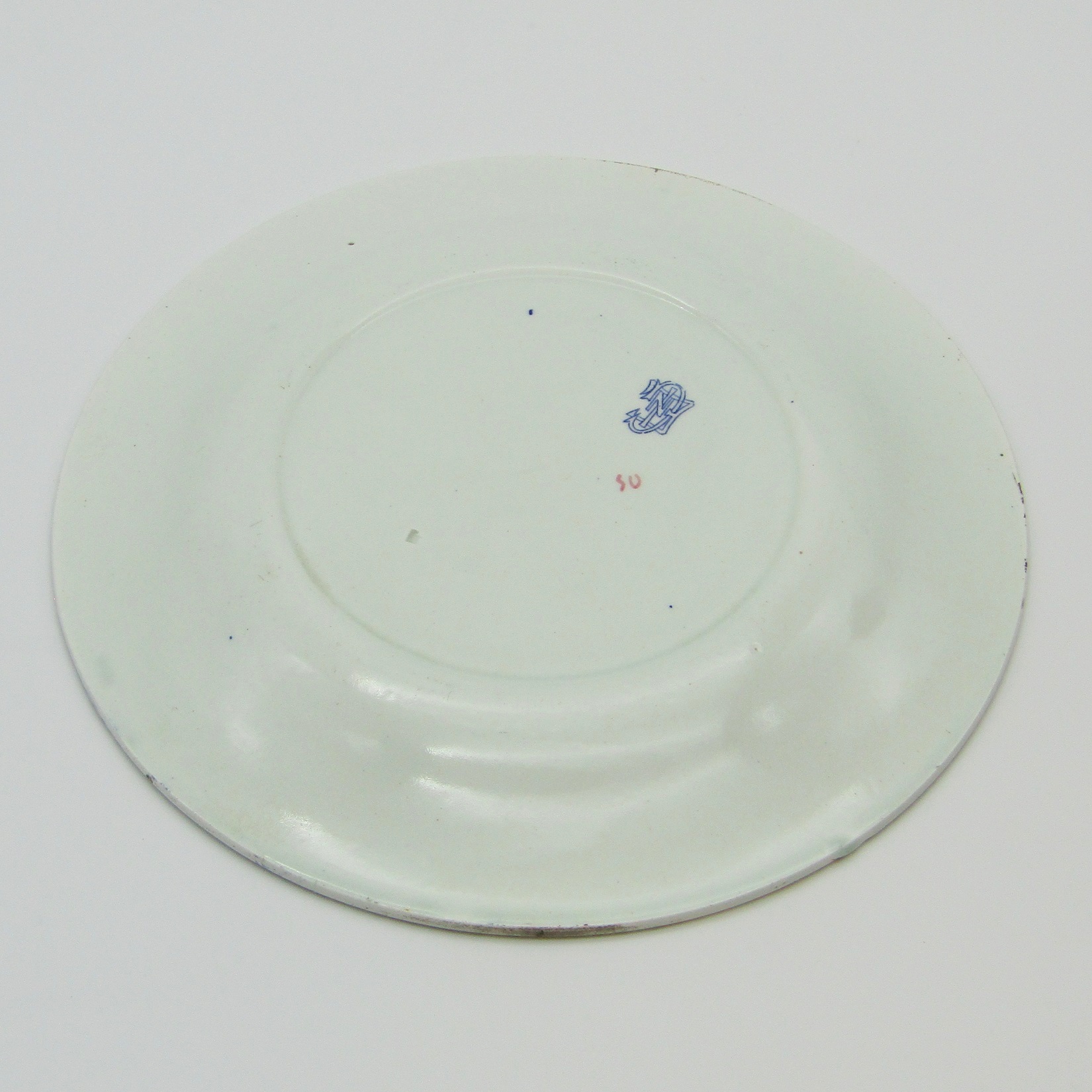 Gien. Assiette en faïence à décor polychrome darmoiries, XIXe siècle (B)