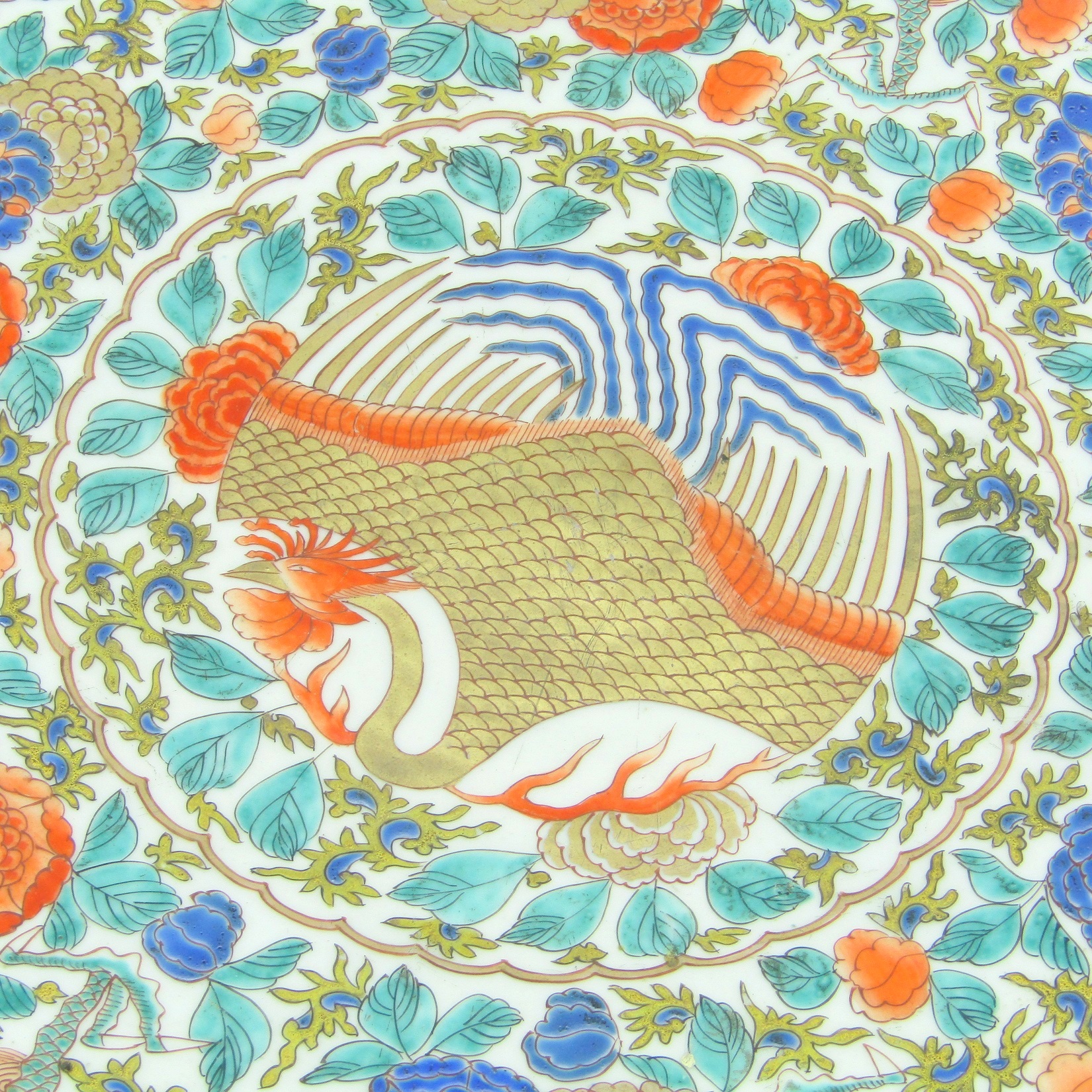 Japon. Arita. Plat en porcelaine à décor dun phœnix et de dragons, XIXe siècle