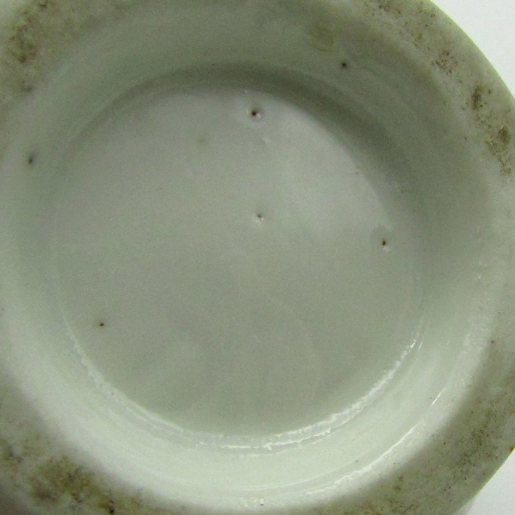 Mennecy. Pot à jus en porcelaine à décor polychrome de fleurs XVIIIe siècle