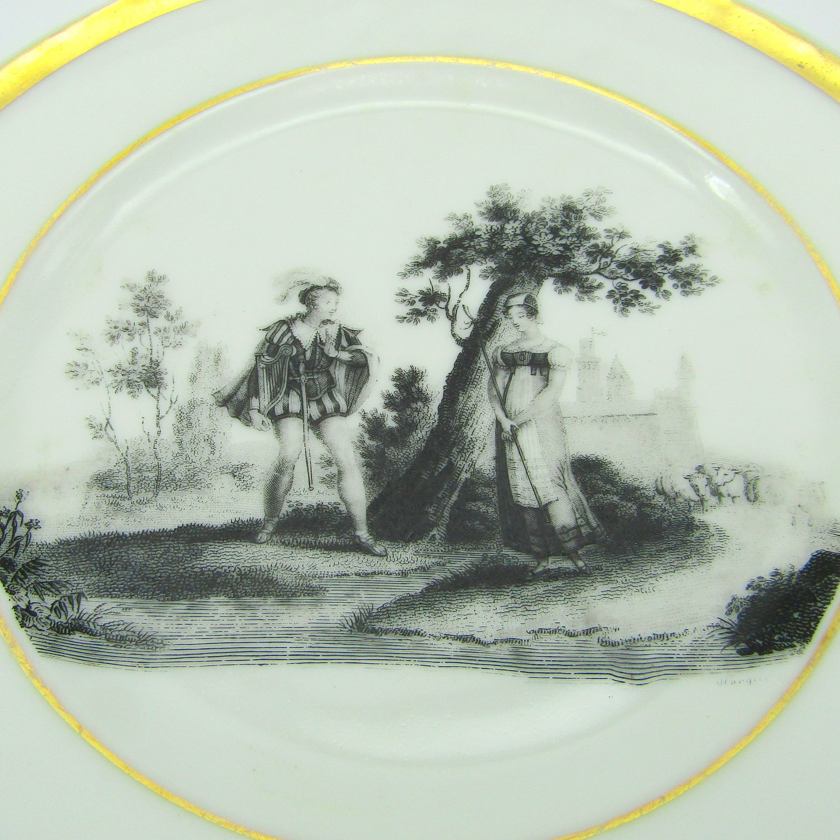 Paris. Assiette en porcelaine à décor dune scène galante en grisaille, XIXe