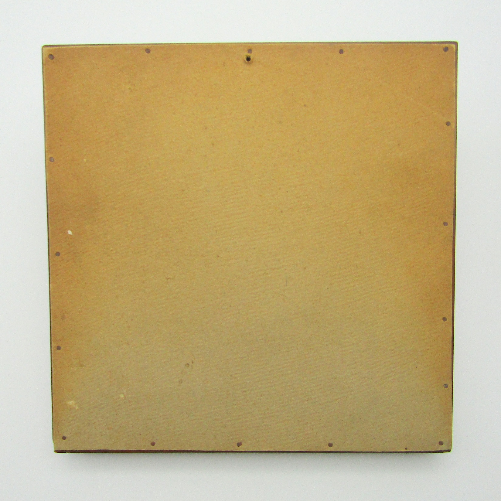 Limoges. A Barriere. Plaque ronde porcelaine décor dun enfant en pâte sur pâte