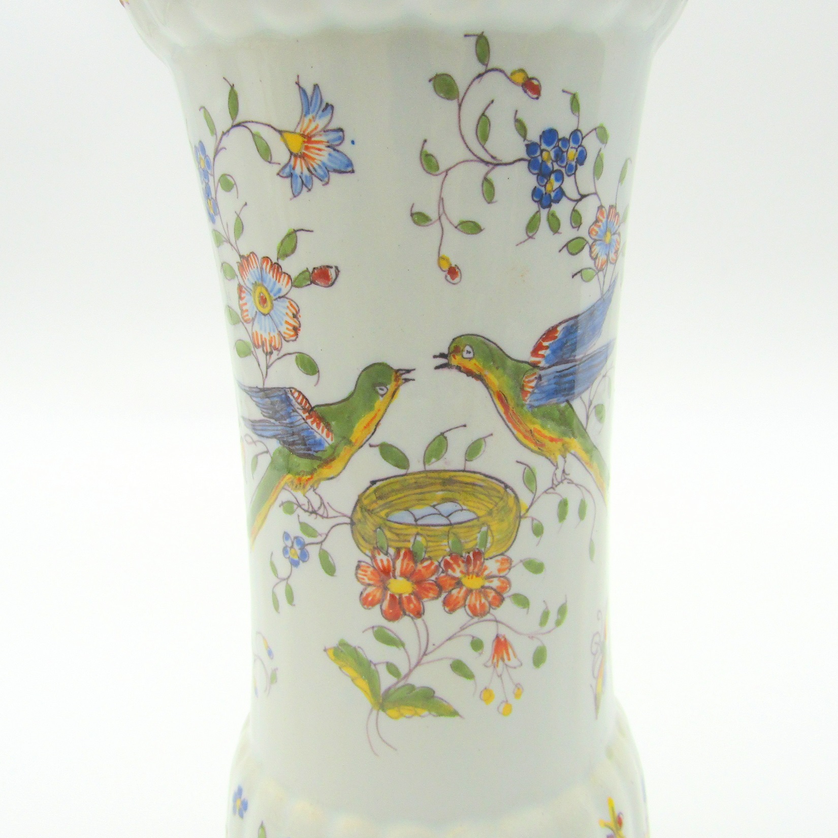 Desvres. Fourmaintraux Frères. Vase en faïence à décor doiseaux, XIXe siècle