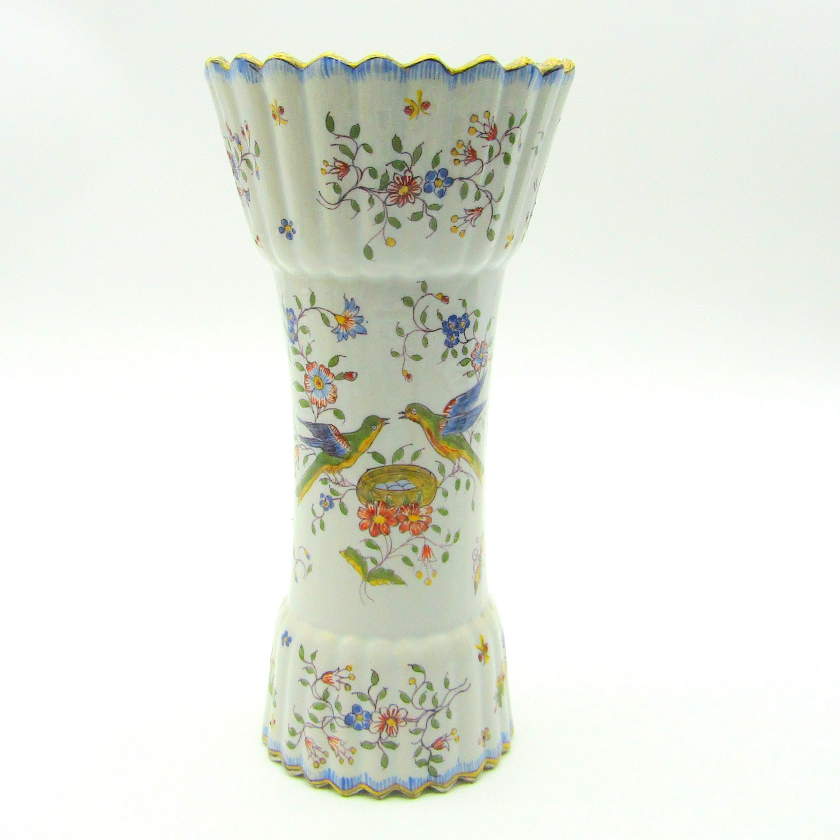 Desvres. Fourmaintraux Frères. Vase en faïence à décor d\'oiseaux, XIXe siècle