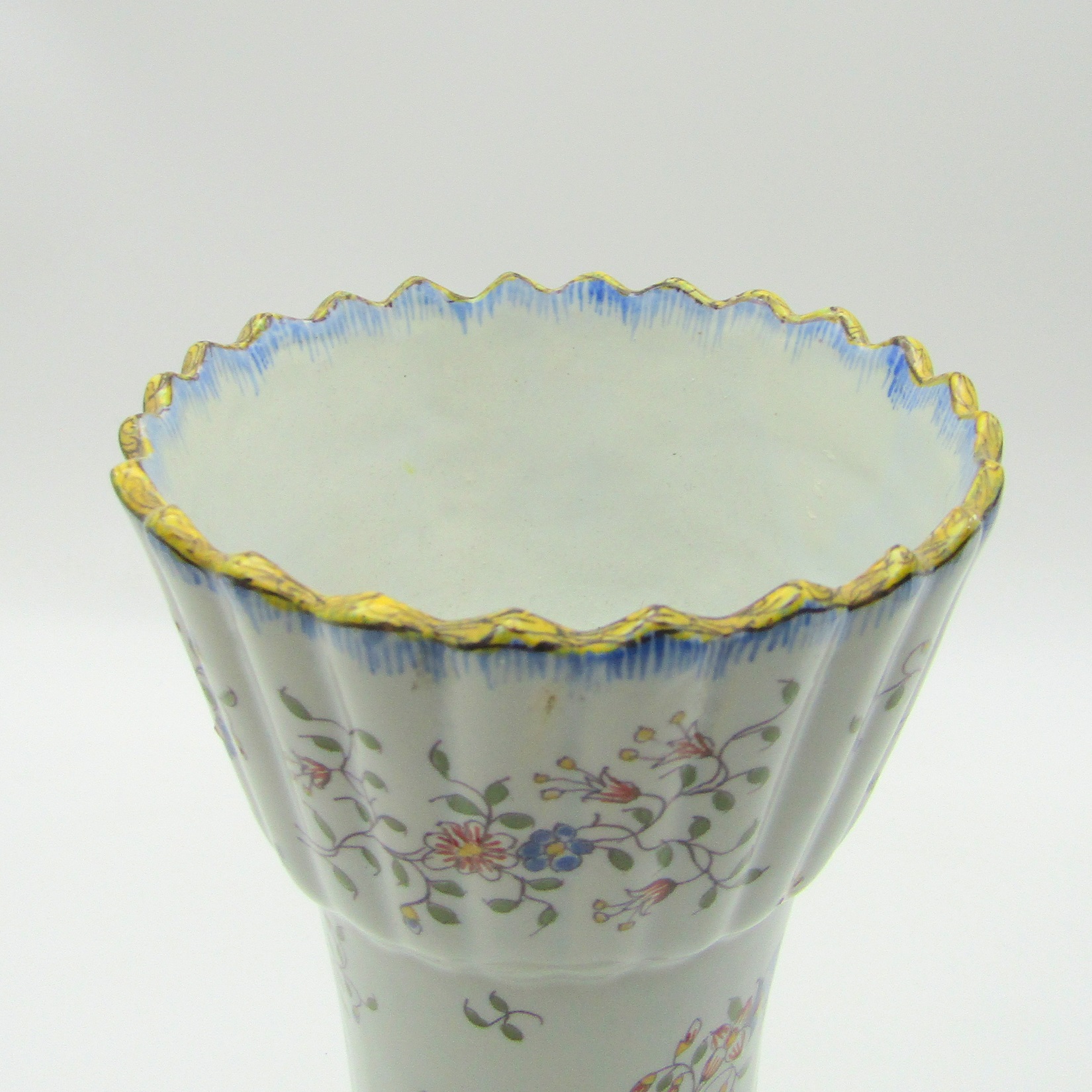 Desvres. Fourmaintraux Frères. Vase en faïence à décor doiseaux, XIXe siècle