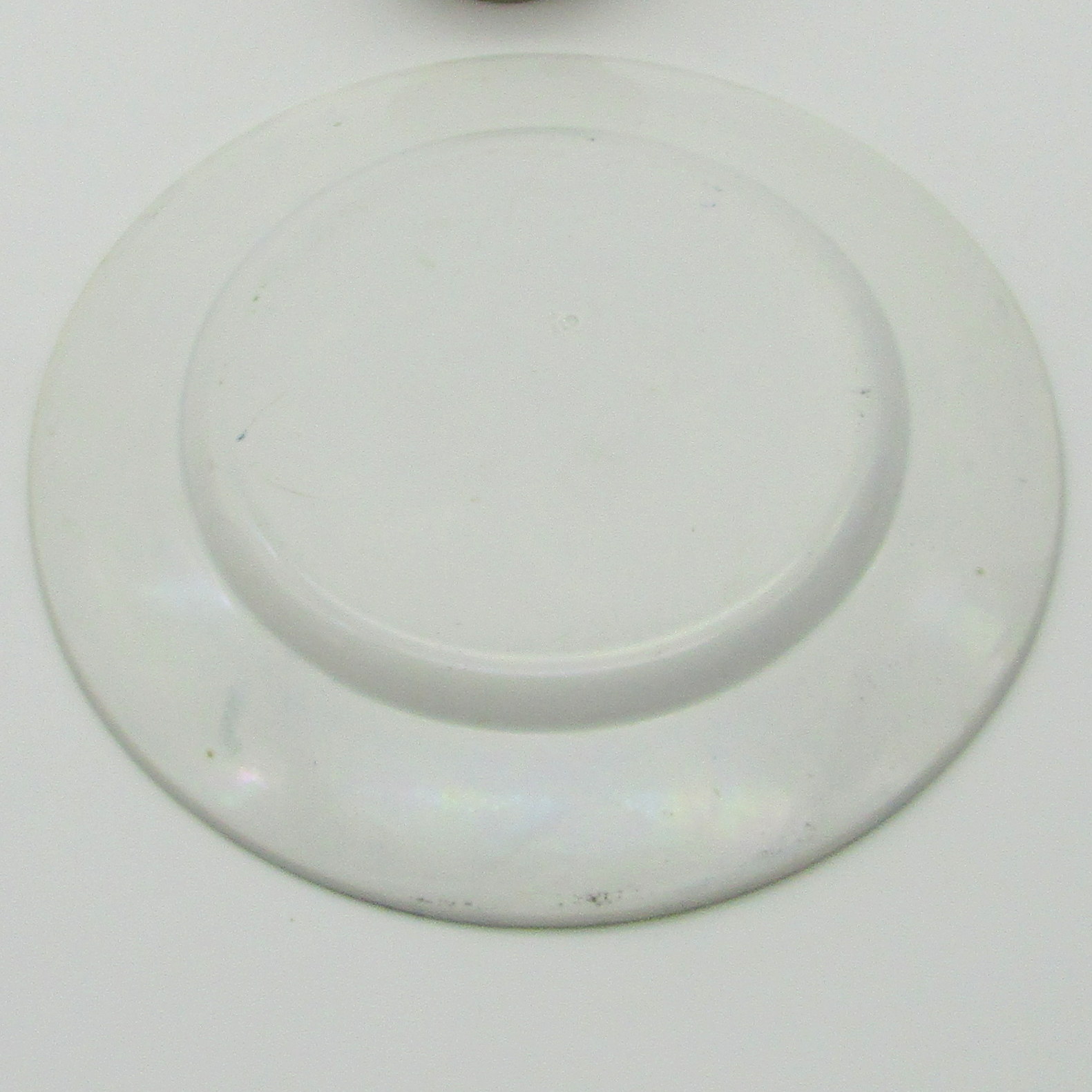 Gien. Assiette en faïence Château de Duc Northumberland, XIXe siècle
