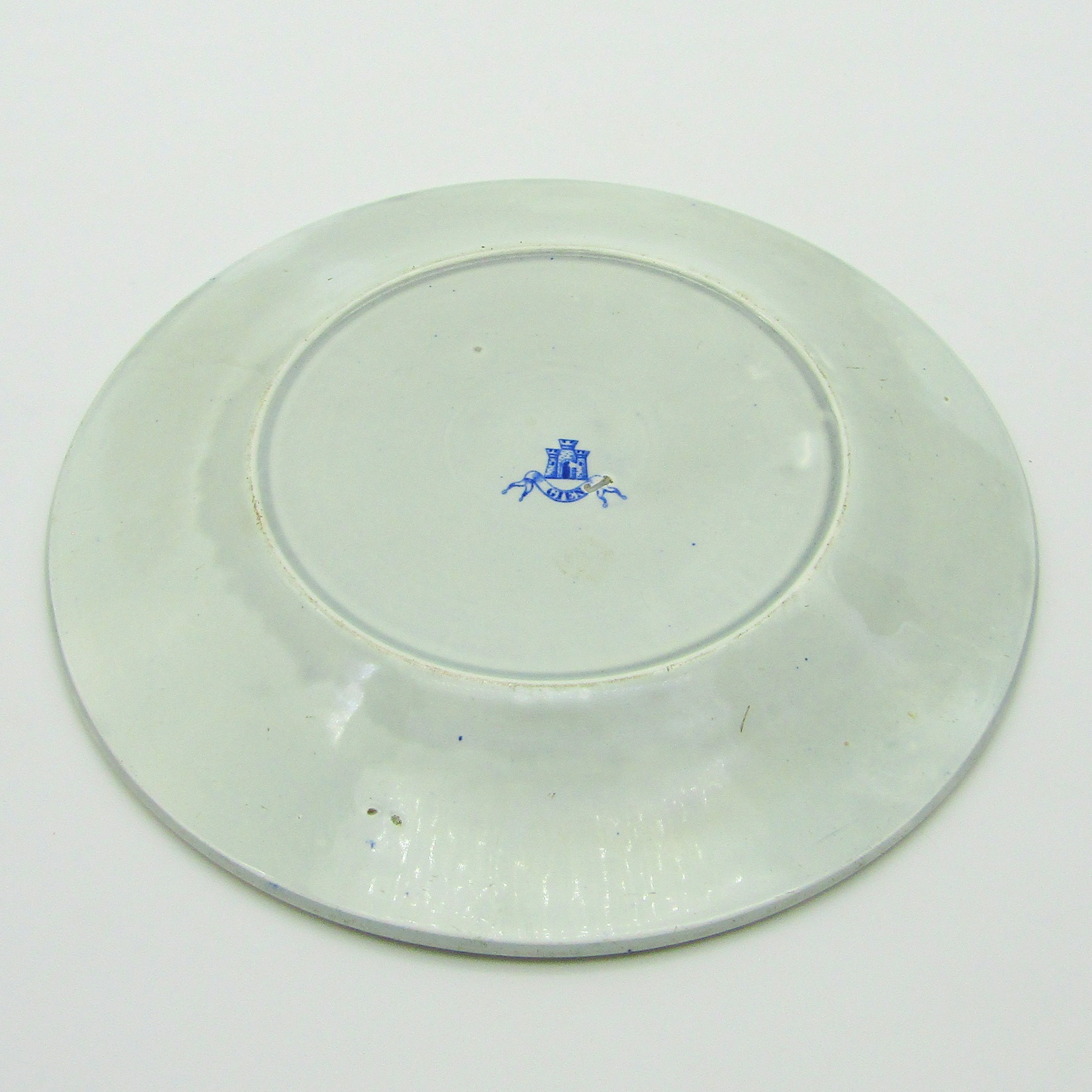 Gien. Assiette en faïence décor de guirlandes fleuries, XIXe siècle