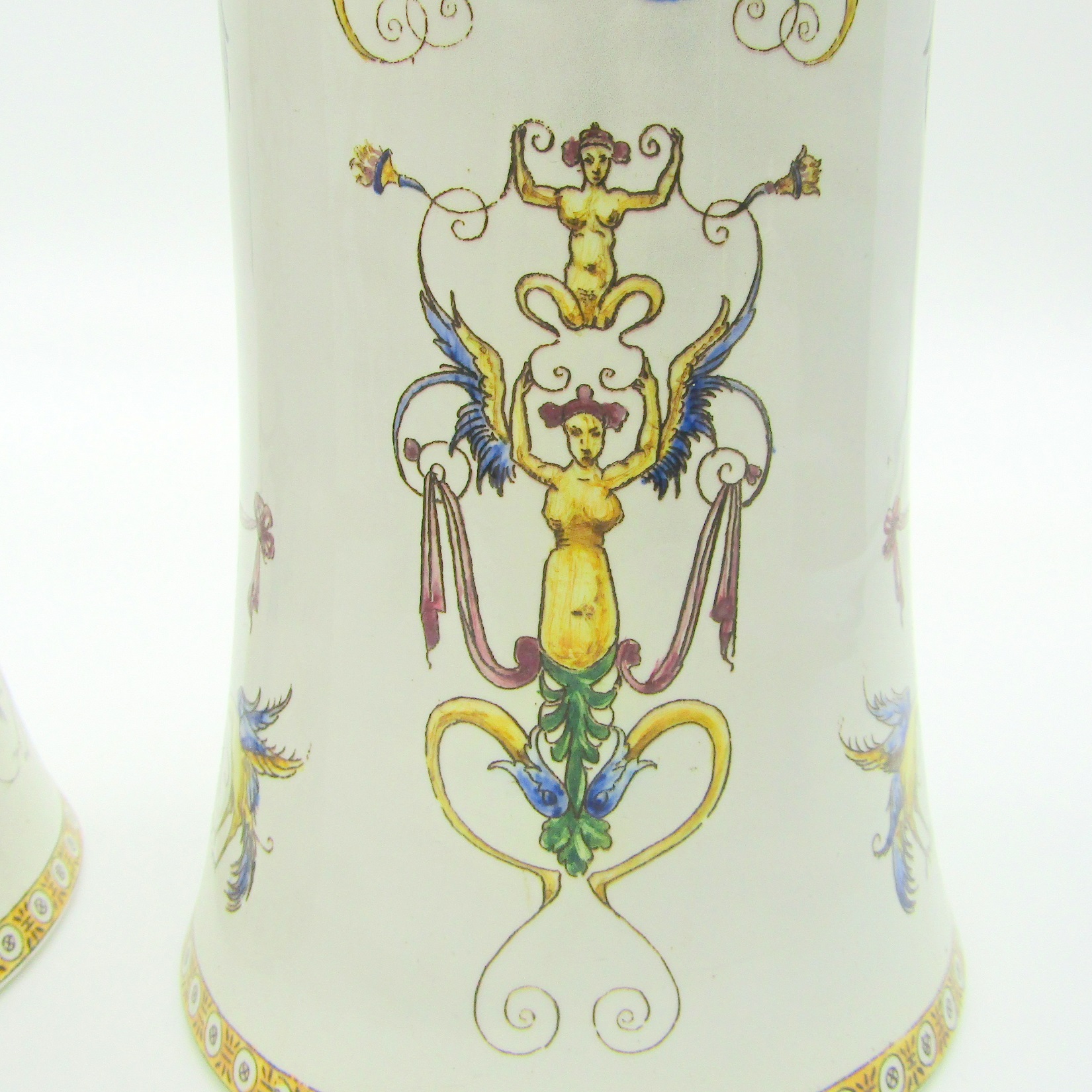 Gien. Paire vases rouleaux faïence décor Renaissance, XIXe