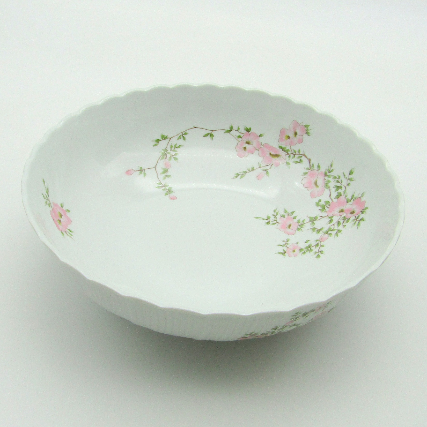 Limoges. Bernardaud. Assiette plate porcelaine d cor Amandine