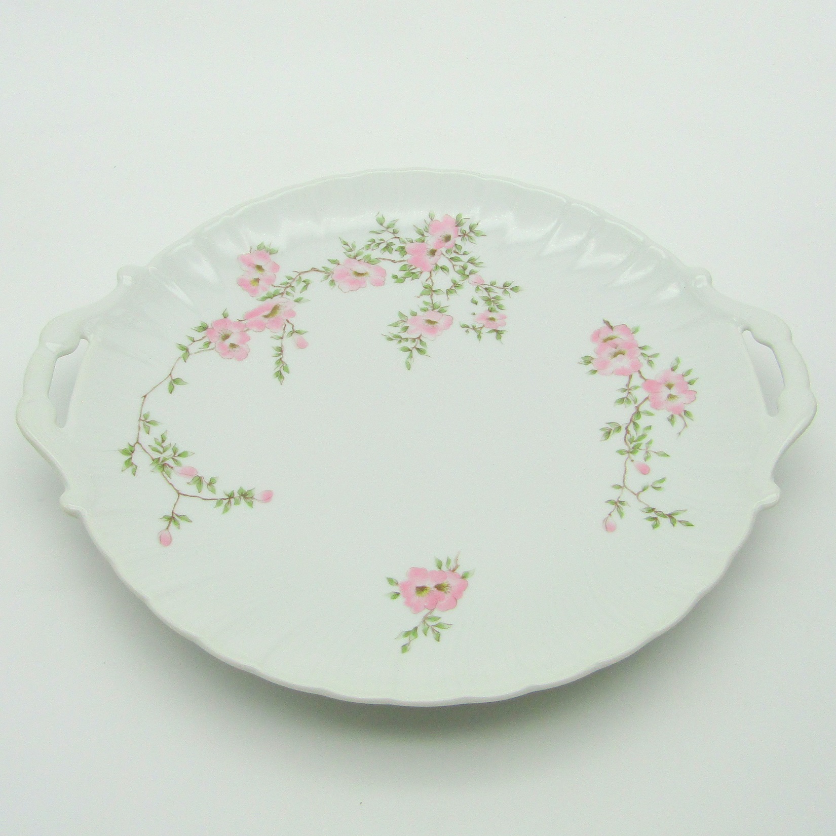 Limoges. Bernardaud. Assiette plate porcelaine d cor Amandine