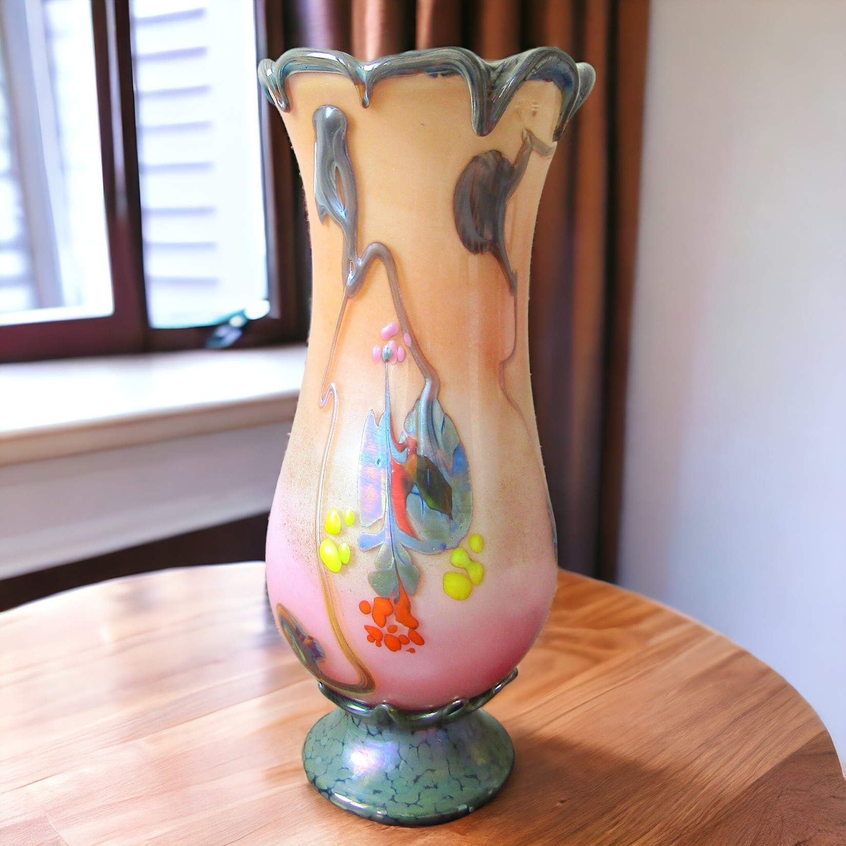 Biot. Bernard Aconito Guyot. Vase verre soufflé à décor d\'inclusions, XXe siècle