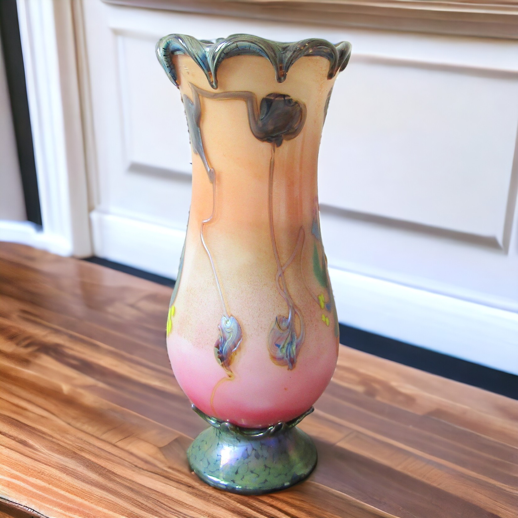Biot. Bernard Aconito Guyot. Vase verre soufflé à décor dinclusions, XXe siècle