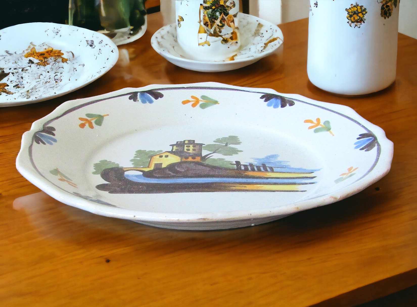 Nevers. Assiette en faïence décor fabrique bord dune rivière, XVIIIe siècle [5]