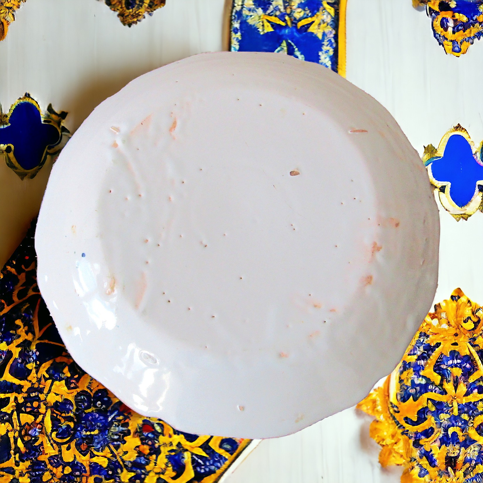 Nevers. Assiette en faïence à décor polychrome dun oiseau perché, XVIIIe [13]