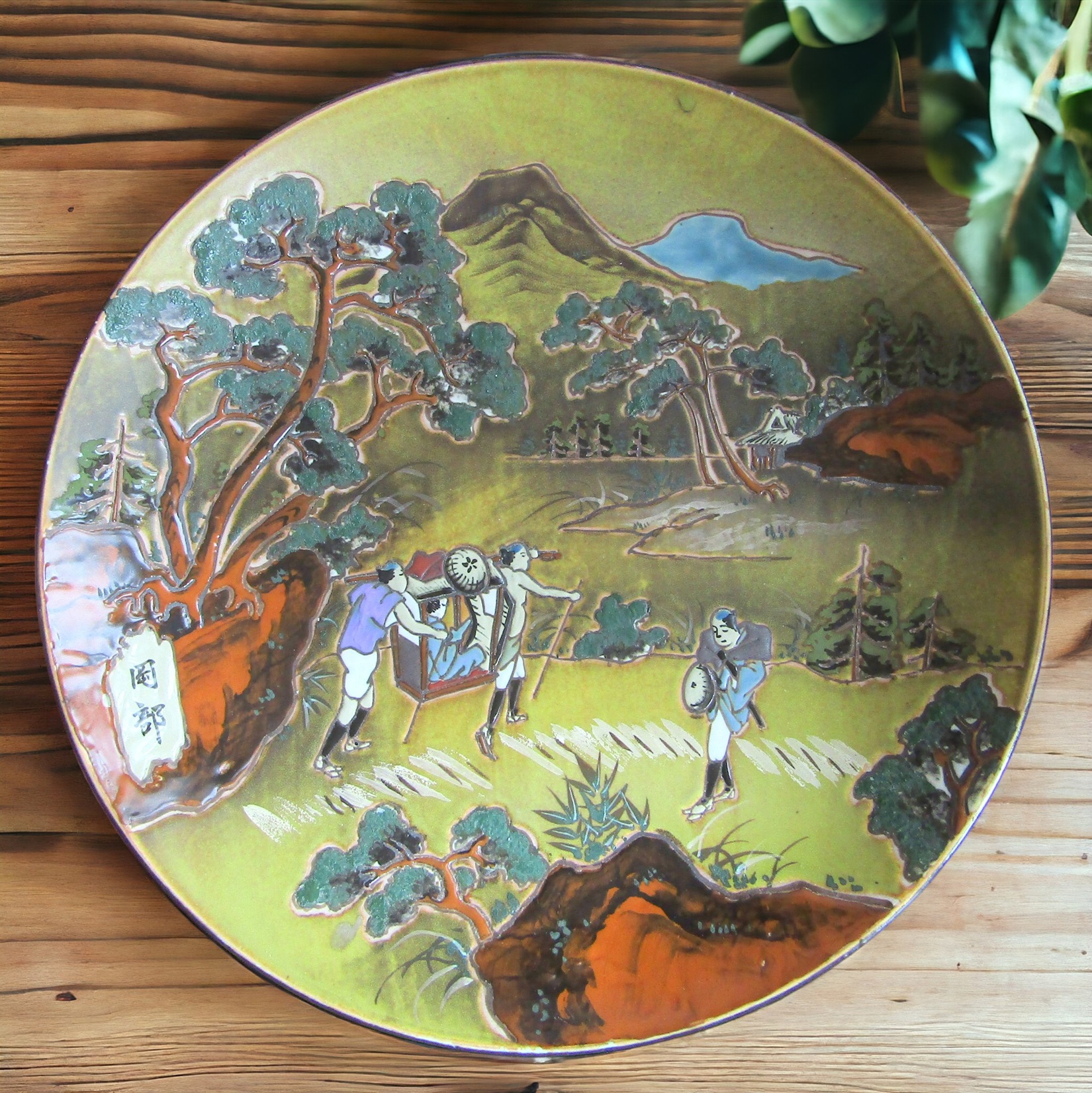 Japon. Arita. Four Yamatoku. Plat en porcelaine station Okabe du Tokaido, XXe
