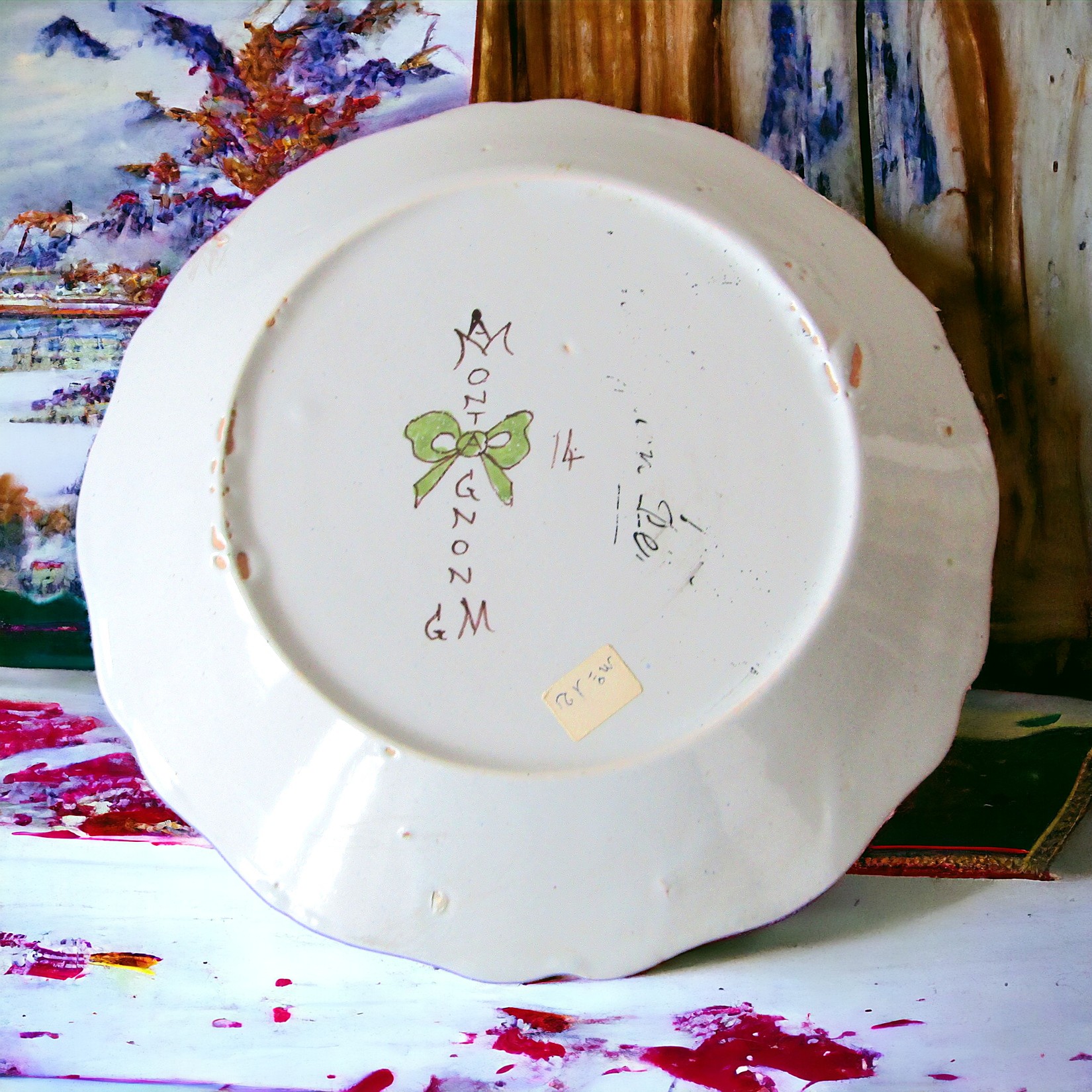Nevers. Gabriel Montagnon. Assiette en faïence décor aux chinois, début XXe siècle